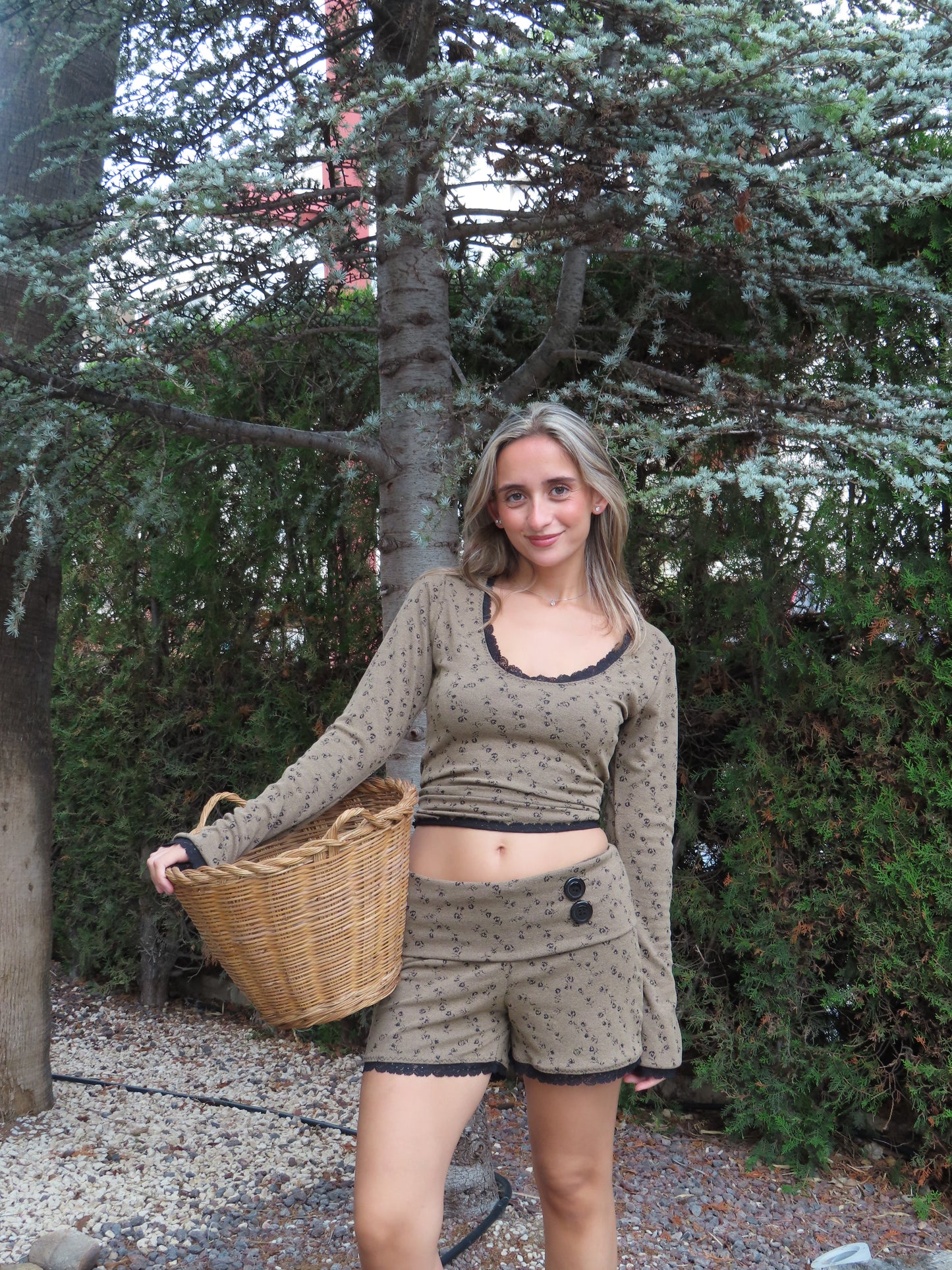 𝐌𝐀𝐆𝐍𝐎𝐋𝐈𝐀 𝐒𝐇𝐎𝐑𝐓🌲