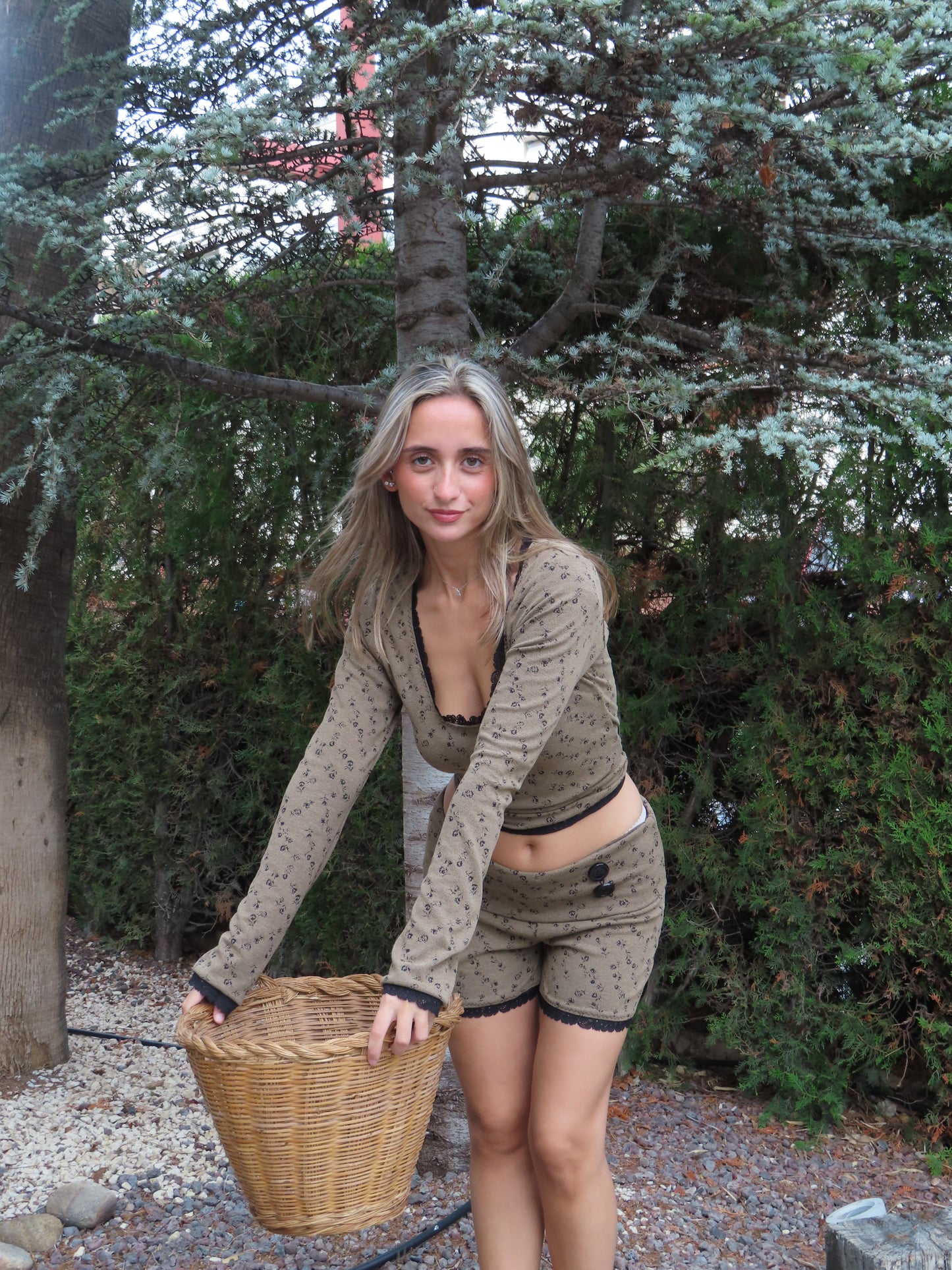 𝐌𝐀𝐆𝐍𝐎𝐋𝐈𝐀 𝐒𝐇𝐎𝐑𝐓🌲